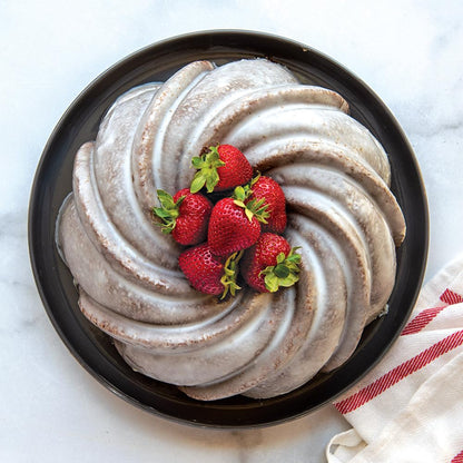 Nordic Ware Swirl Bundt Pan, 10-Cup, Gold