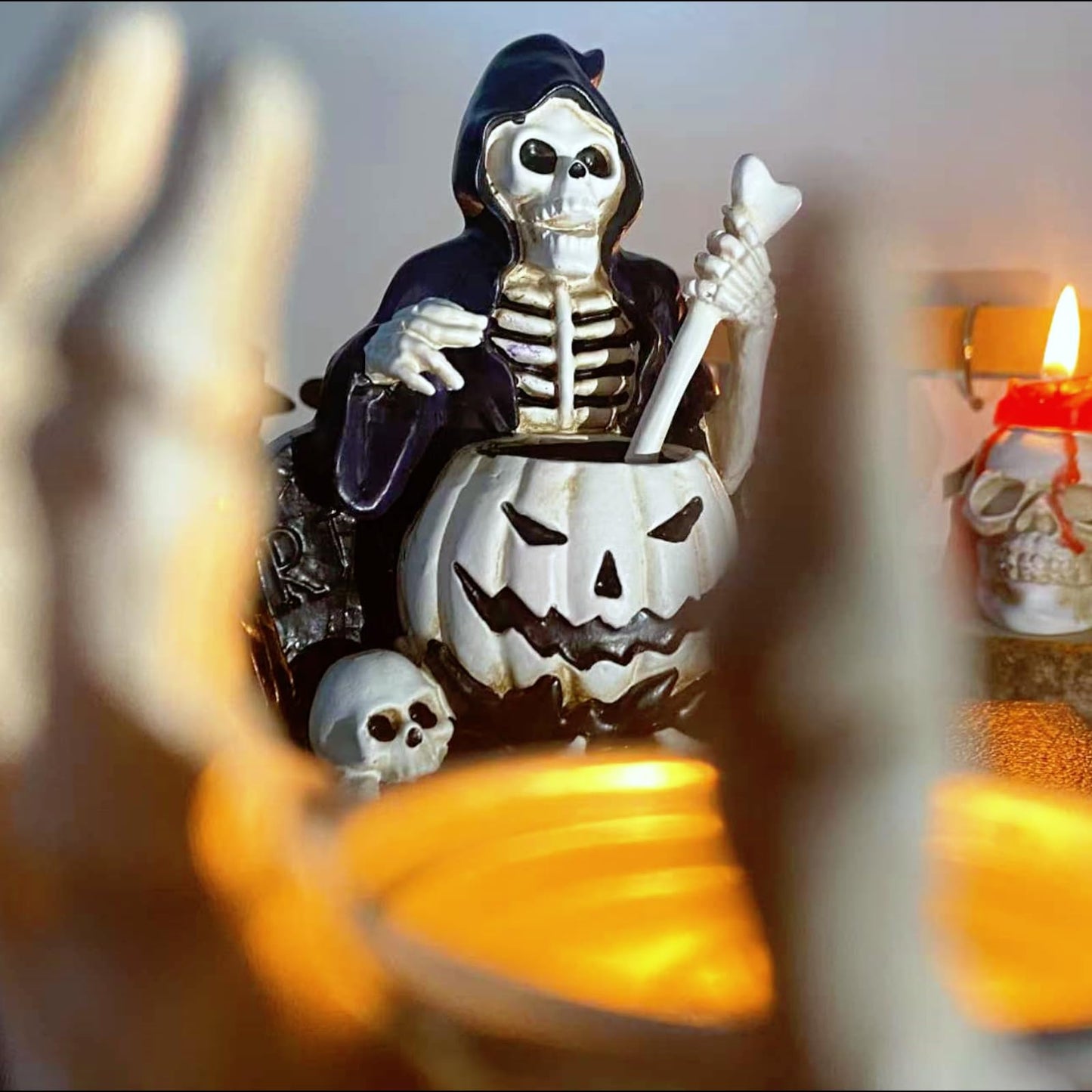 VesHome Halloween Witch Skeleton Figurine – Resin Grim Reaper Decor, Gothic Spooky Decoration for Desk, Bookshelf, Halloween Party or Haunted House Display