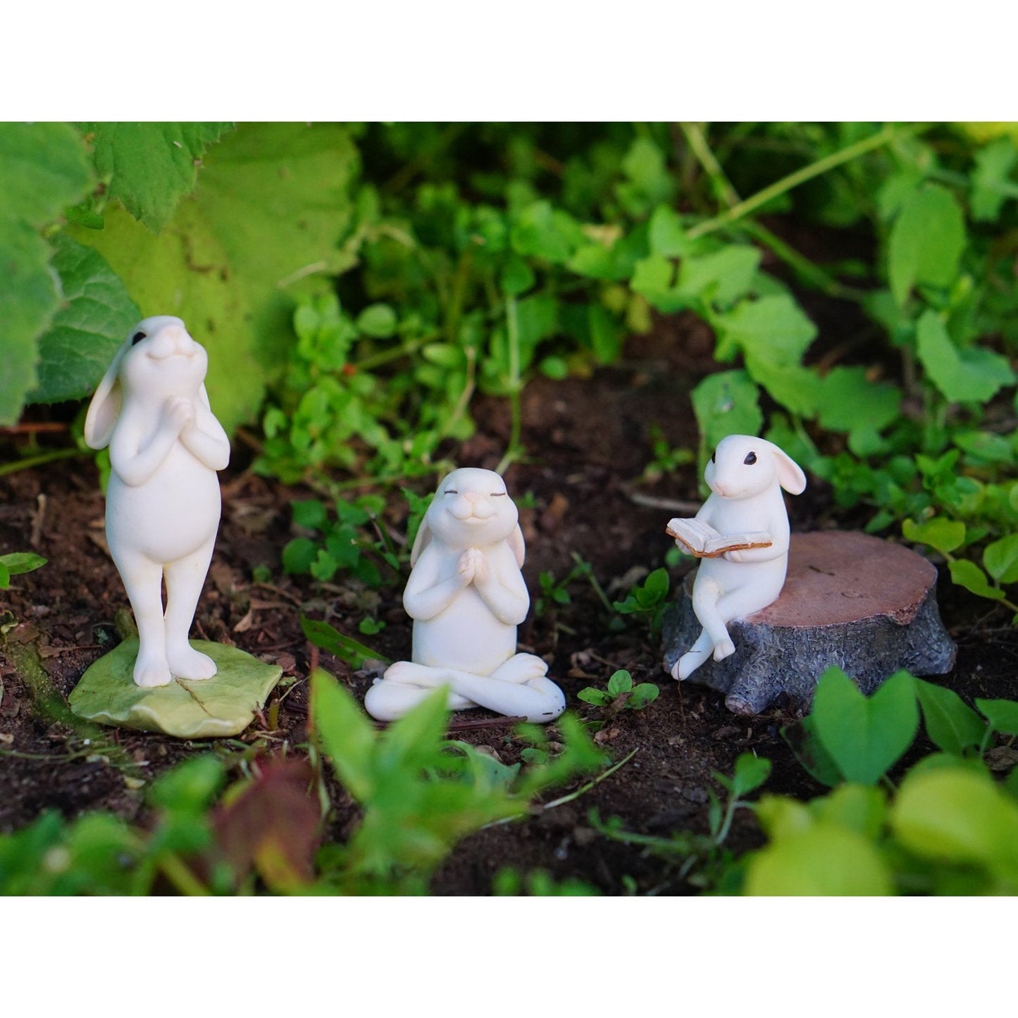 Top Collection Miniature Fairy Garden & Terrarium Bunny Reading on Stump Statue, Small,Ivory