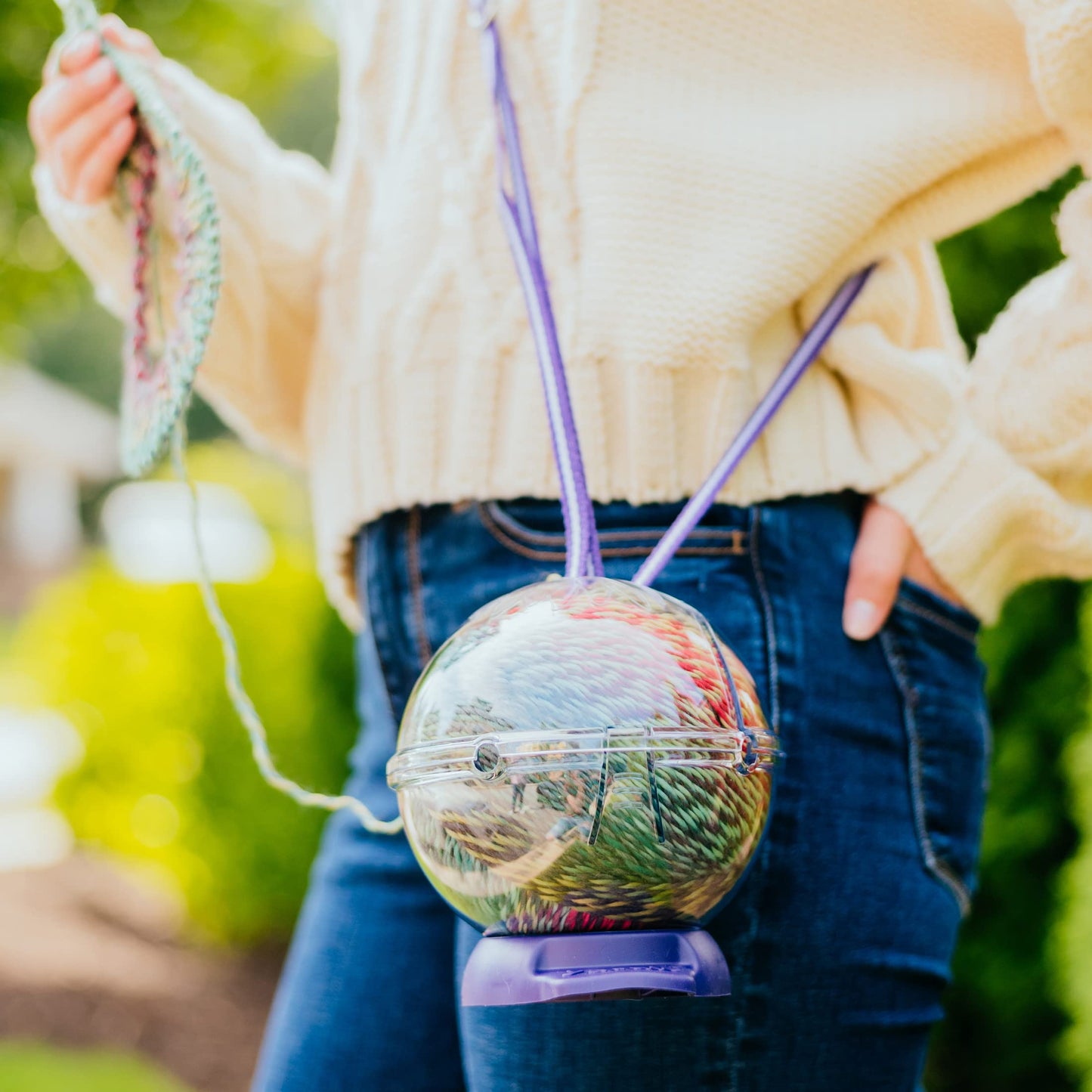 Prym Yarnit Travel Yarn Holder for Knitting & Crochet – Prevents Tangles with Two Yarn Channels, Shoulder Strap, Non-Slip Base & Hidden Storage