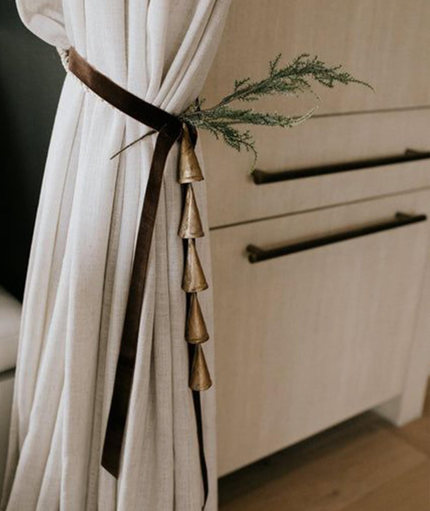 Utehilly Brown Christmas Velvet Ribbon for Tree, Gift Wrapping, Flower Bouquet, Wreath Decorations, Bow Making 1'', 25 Yards