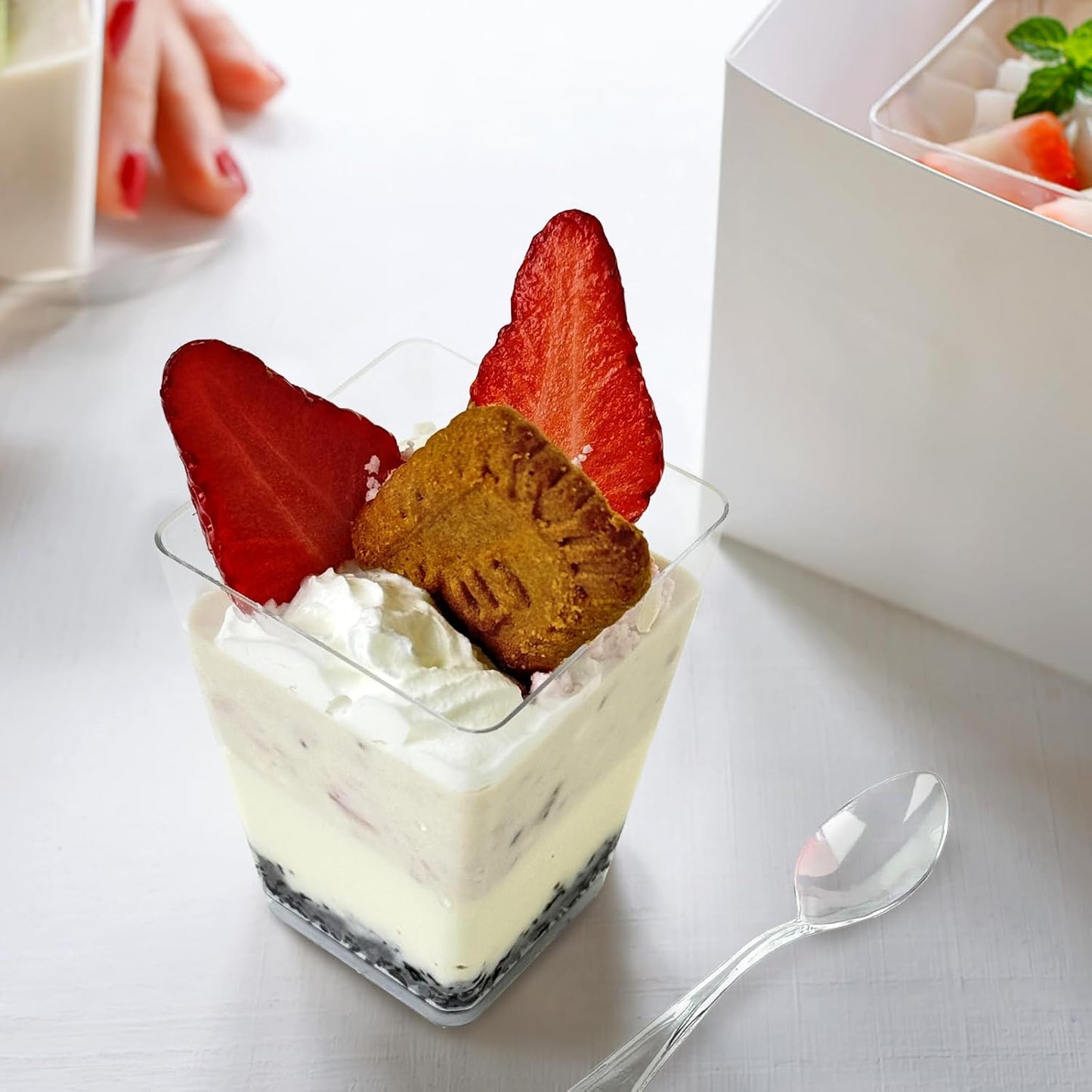 200 Pack 5 oz Plastic Dessert Cups with Lids and Spoons, Disposable Parfait Shooter Pudding Jello Cups for Wedding