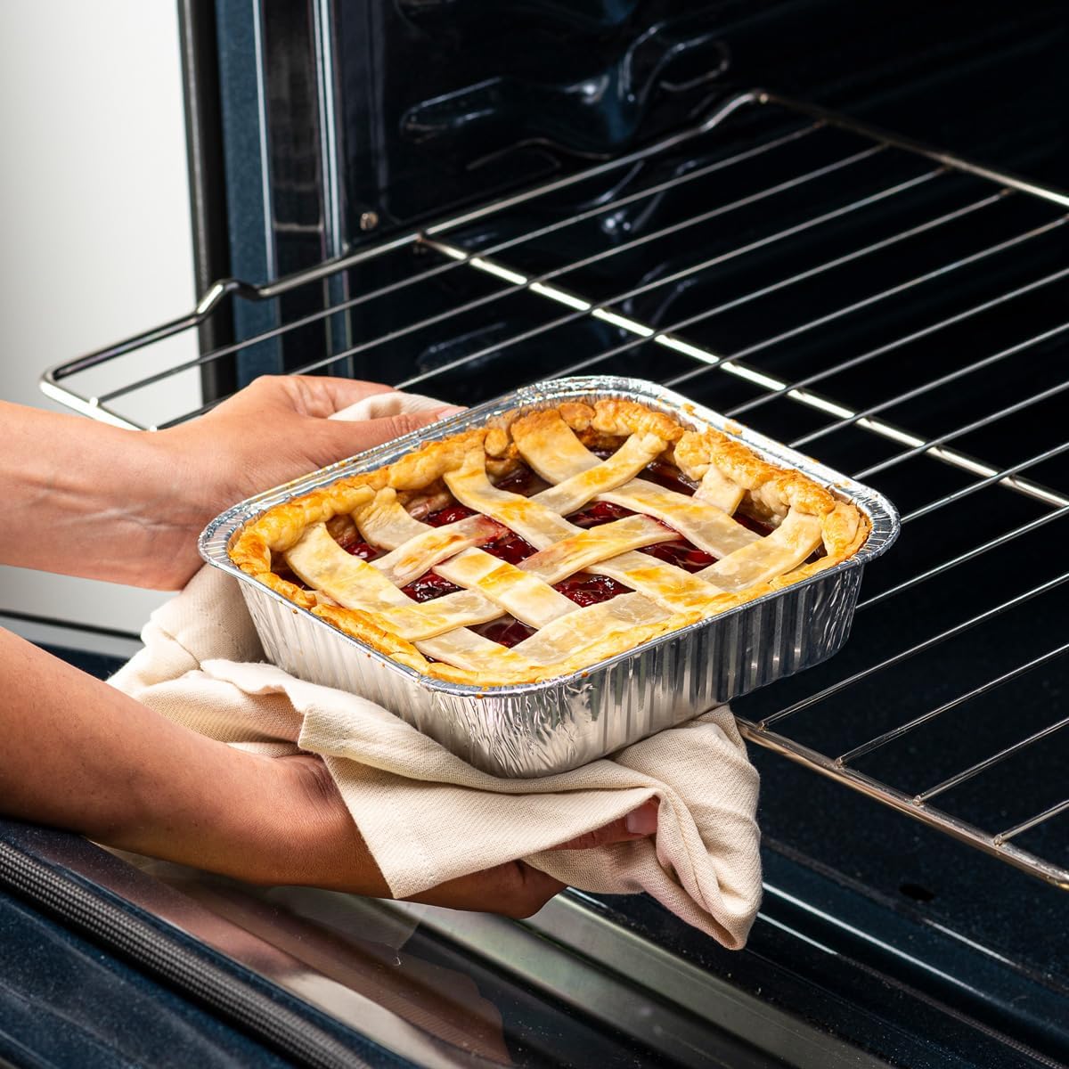 GUSTO 25 Sets 8-Inch Square Foil Pans with Lids, Disposable Containers for Baking, Cooking, Storing