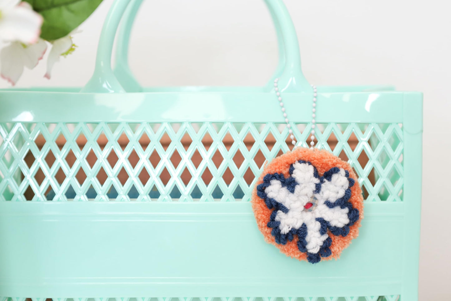 Kimberbell Hello Daisy Punch Needle Embroidery Kit – DIY Keychain Craft Kit for Beginners & Crafters – Includes Yarn, Monk’s Cloth, Tools, Buttons & Hoop – Makes 4 Keychains