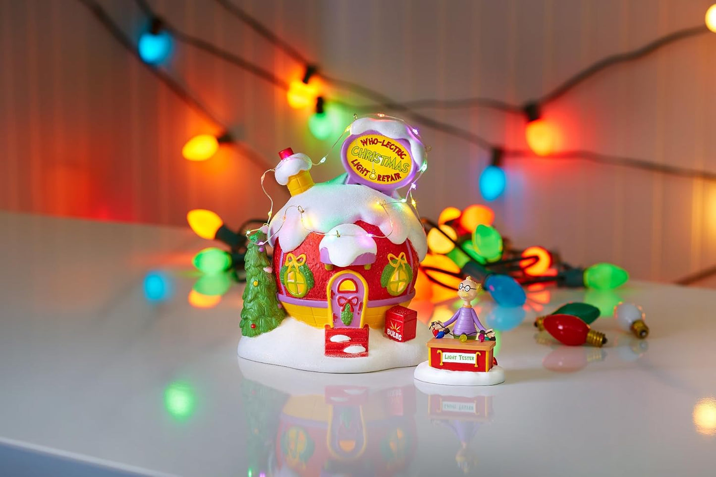 Department 56 Dr. Seuss Grinch Village Accessories Figurine The Lightbulb Tester, 3 Inch, Multicolor