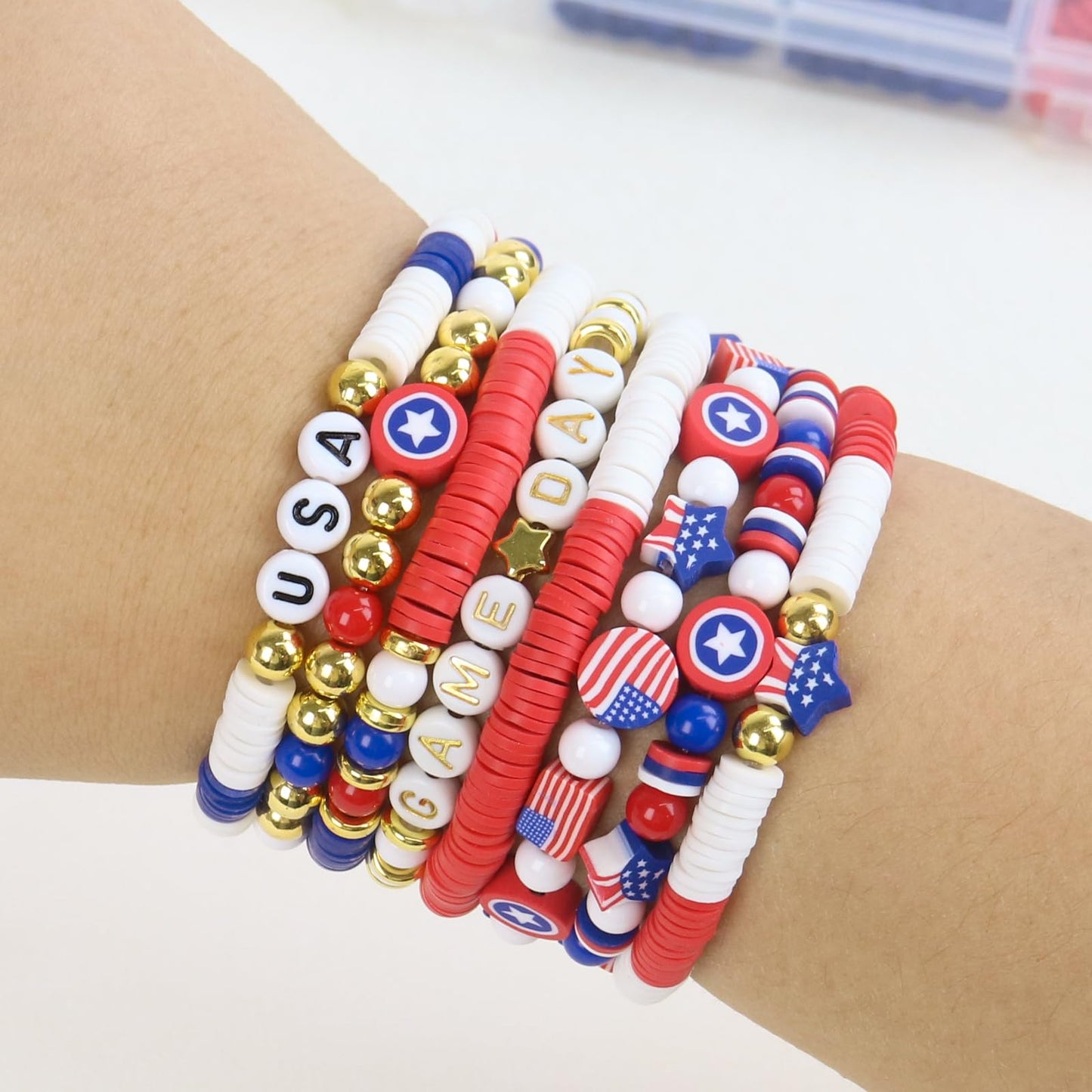 YXFEIR 2480pcs Clay Beads & Charms Jewelry Making Kit, 4th of July White Red Blue Beads Bracelet with Clay Beads Glass Seed Beads, Patriotic-Themed Bracelet Making Kit with Letter Beads and Charms