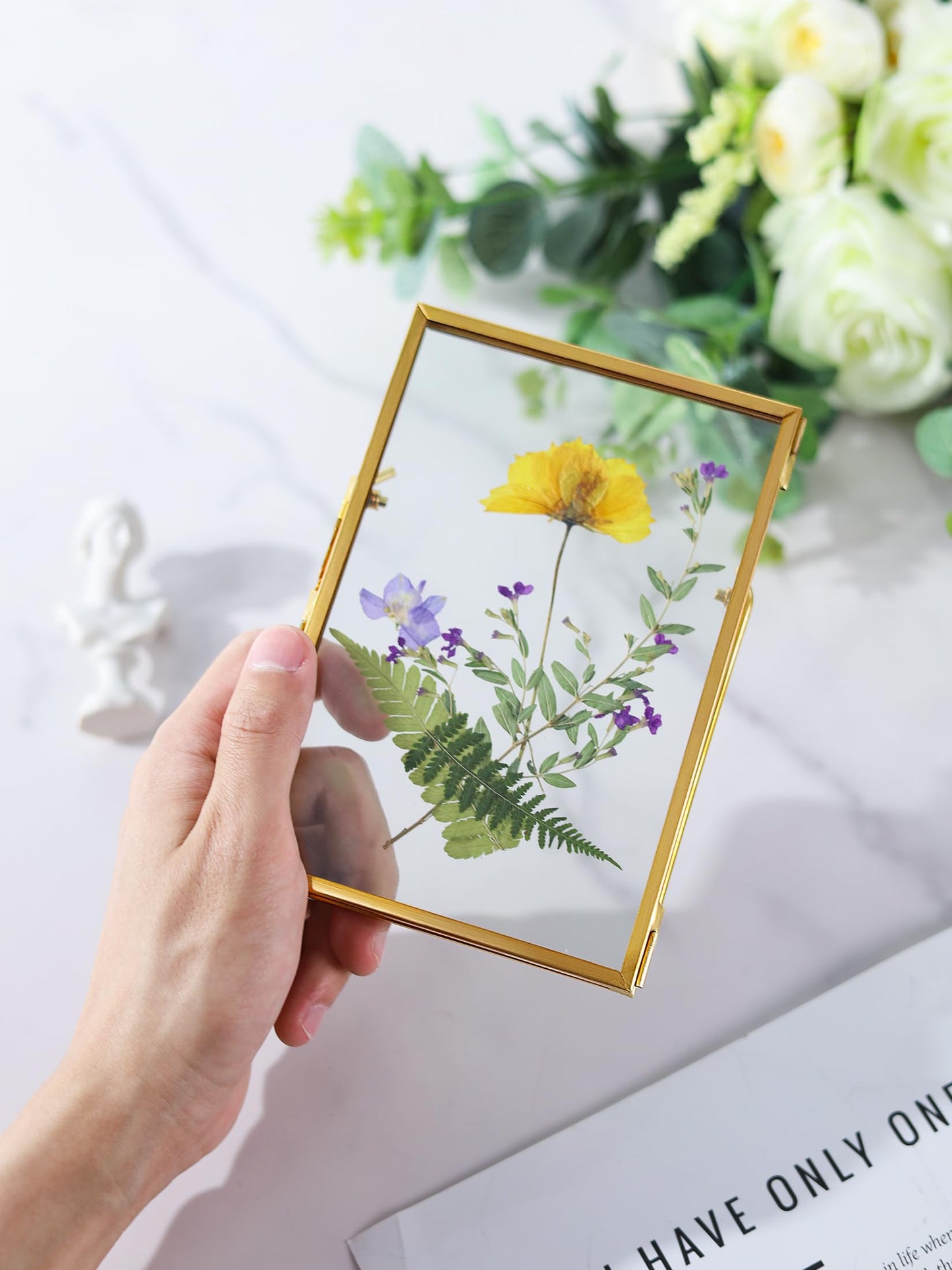 REDHUGO Glass Pressed Flower Frame Handmade, Floating Picture Frames for Pressed Flowers, Tabletop Artwork Photo Frames, Brass Desk Picture Frame for Home Office Plant Specimen, Gold, 4x6 Inches
