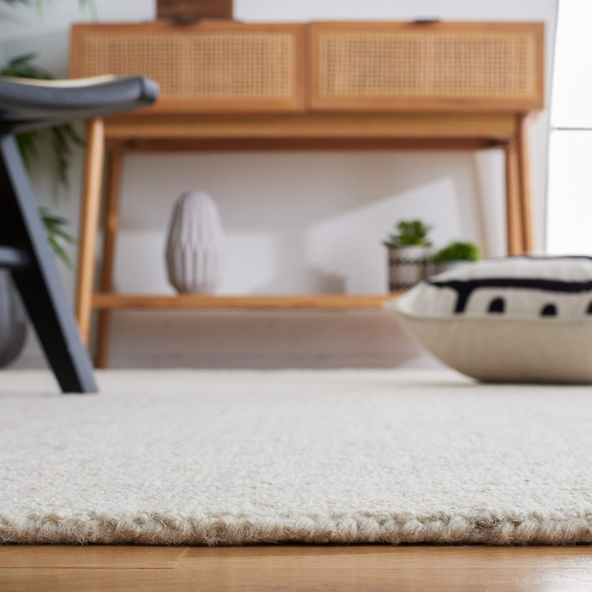 SAFAVIEH Area Rug 8x10 - Micro-Loop Collection - Large - Light Grey & Ivory, Handmade Wool, Ideal for Living Room, Bedroom, Office, Dining Space (MLP537F)