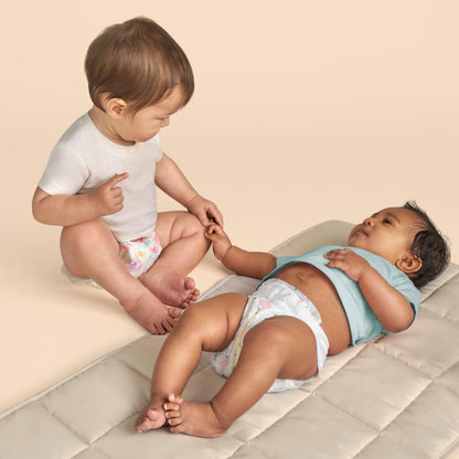 The Honest Company Clean Conscious Diapers for Delicate Skin | Up to 100% Leakproof | Hypoallergenic, Fragrance Free | Girl Prints | Club Box, Size 1 (8-14 lbs), 78 Count (Prints May Vary)