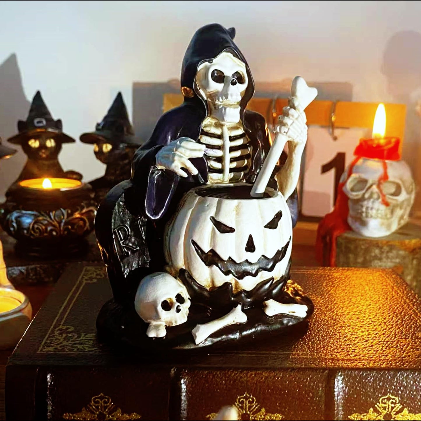 VesHome Halloween Witch Skeleton Figurine – Resin Grim Reaper Decor, Gothic Spooky Decoration for Desk, Bookshelf, Halloween Party or Haunted House Display