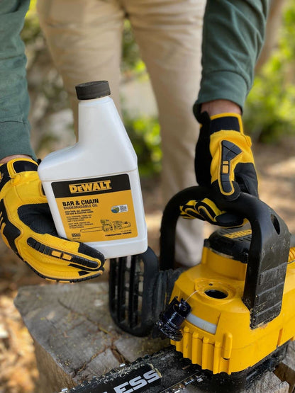 (32 oz 2)) DEWALT Biodegradable Bar & Chain Oil Green, Eco-Friendly, Non-Toxic Professional Bar & Chainsaw Lubricant