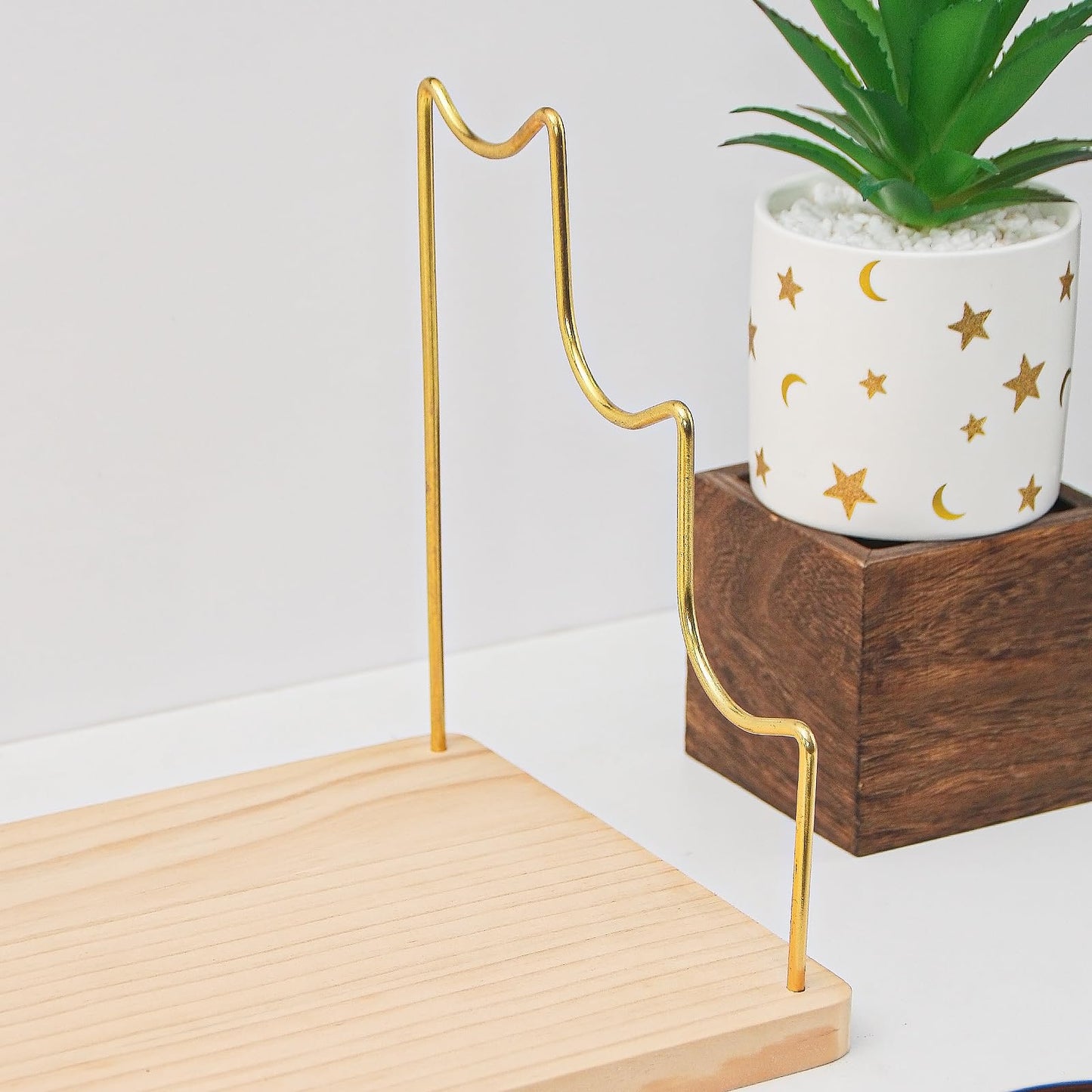 Pengup Bracelet Holder, Bracelet Displays for Vendors, 3 Tier Jewelry Organizer Stand for Selling, Jewelry Necklaces Storage Rack with Wood Base (Beige+Gold)