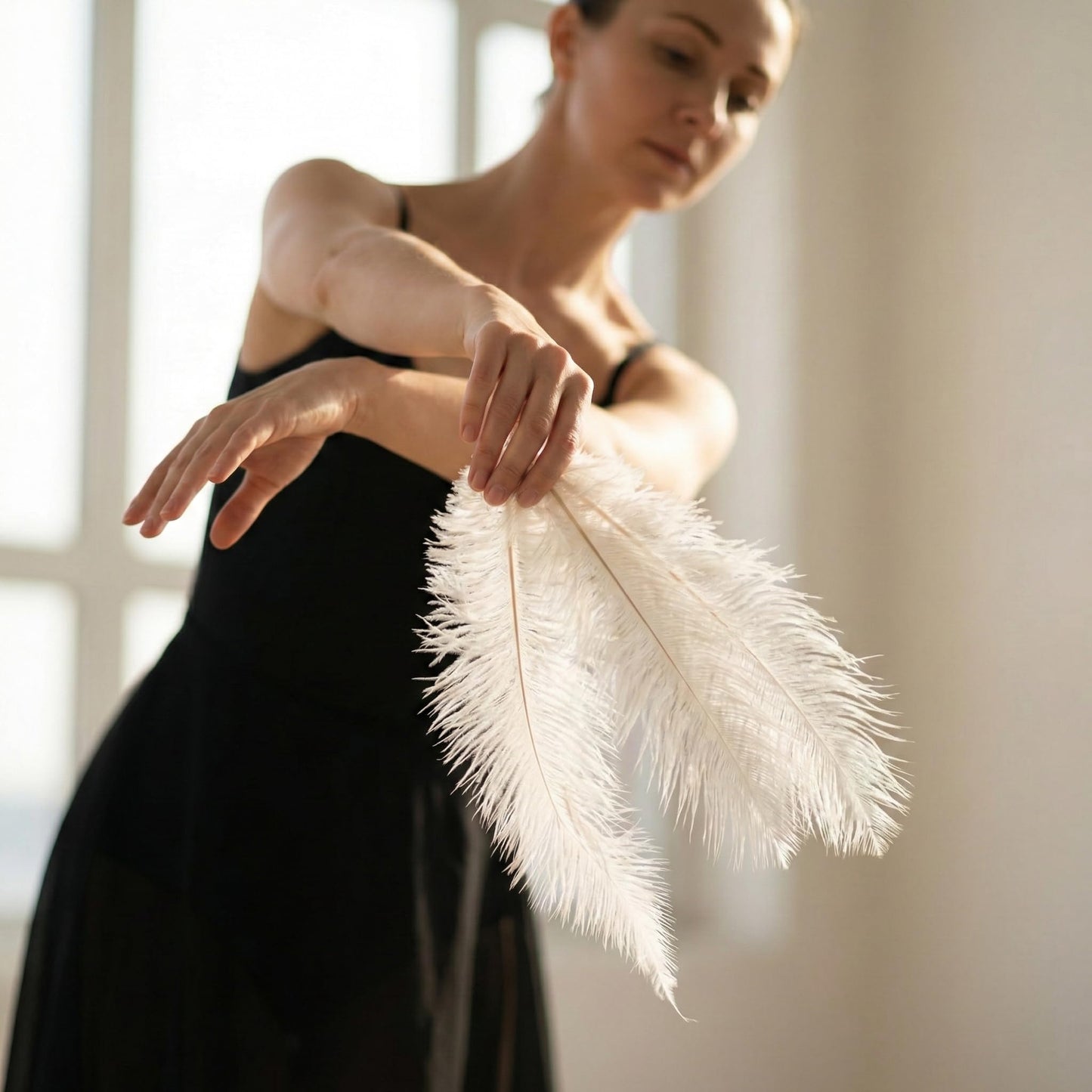 Lamar 16-18'' White Ostrich Feathers 12 Pcs White Feathers for Gatsby Party Decor, Wedding Centerpieces, DIY Crafts, and Floral Arrangements