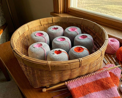 MasBros Yarn Ball Sleeve Yarn Cozy Yarn Cake Holder Skein Coat Anti-Tangle Cover for Center Pull Yarn Ball of Sizes from 3 oz to 6 oz 6 PCs (Grey S)
