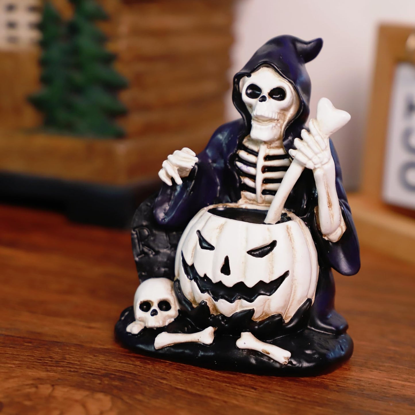 VesHome Halloween Witch Skeleton Figurine – Resin Grim Reaper Decor, Gothic Spooky Decoration for Desk, Bookshelf, Halloween Party or Haunted House Display