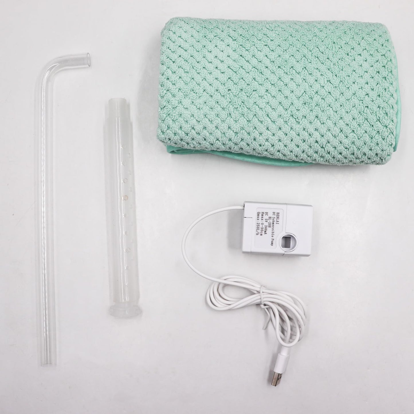 MinrzPet USB-Powered Reptile Shower Kit with Waterfall Fountain & Plush Towel – Bathing Essentials for Bearded Dragons, Frogs & Small Pets