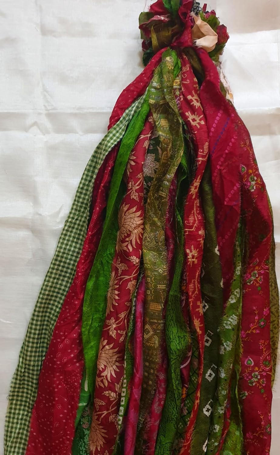 Recycled Silk Sari Ribbon Yarn Patchwork Fabric Strips, 21 Yards 21 Strips Handmade Yarn for Weaving, Knitting, Crochet, Mixed Media Art, Macramé, Gift Wrapping (Henna Maroon, Set of 21)