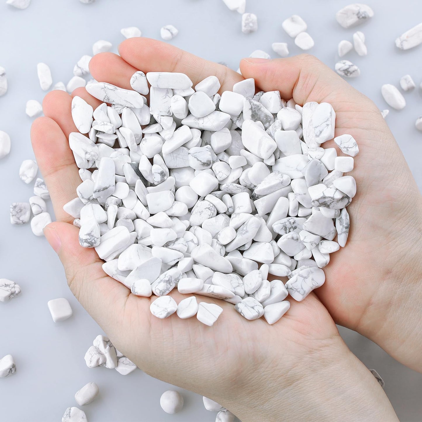 ZHIYUXI Howlite 1lb Crystal Chips Bulk Fish Tank Decorations Aquarium Rocks Gravel Vase Filler Stones Crystals for Candle Making Witch Kit Gravel for Plants Quartz Sand Gemstone Terrarium Supplies
