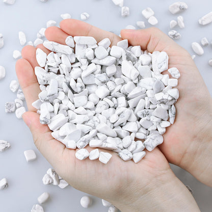 ZHIYUXI Howlite 1lb Crystal Chips Bulk Fish Tank Decorations Aquarium Rocks Gravel Vase Filler Stones Crystals for Candle Making Witch Kit Gravel for Plants Quartz Sand Gemstone Terrarium Supplies