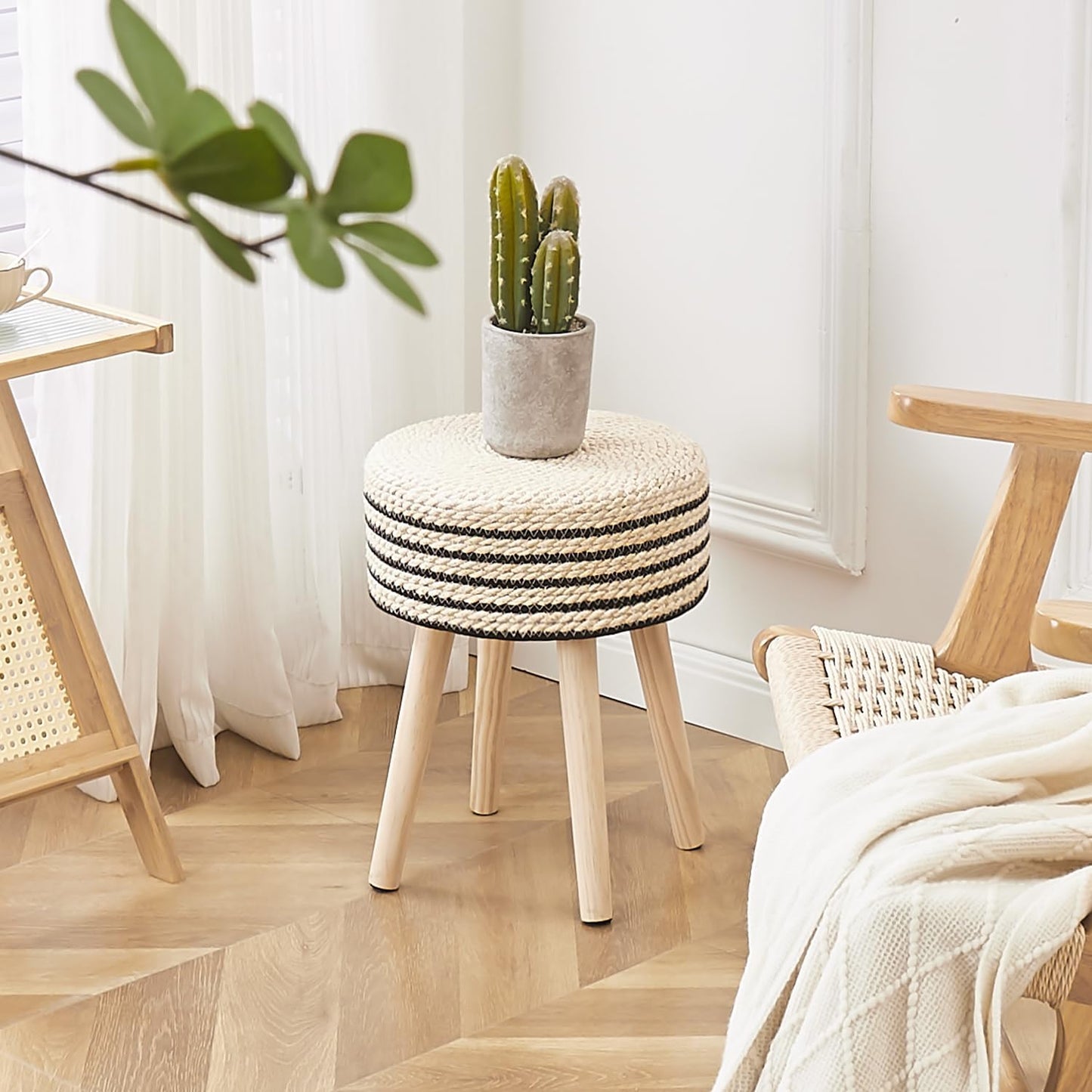 Cpintltr Round Ottoman Footstool Natural Seagrass Foot Stool Pouf Ottomans with Solid Wood Legs Hand Weave Hyacinth