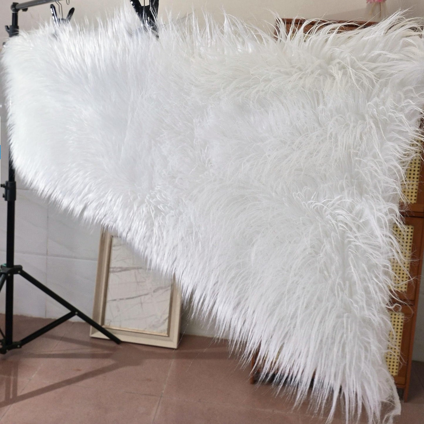 Half Yard 60" x 18" Fluffy Plush White Faux Fur Fabric Long Pile Soft Fake Fur Rug Material for Craft Sewing Gnome Beard Christmas Costumes and Home Decor
