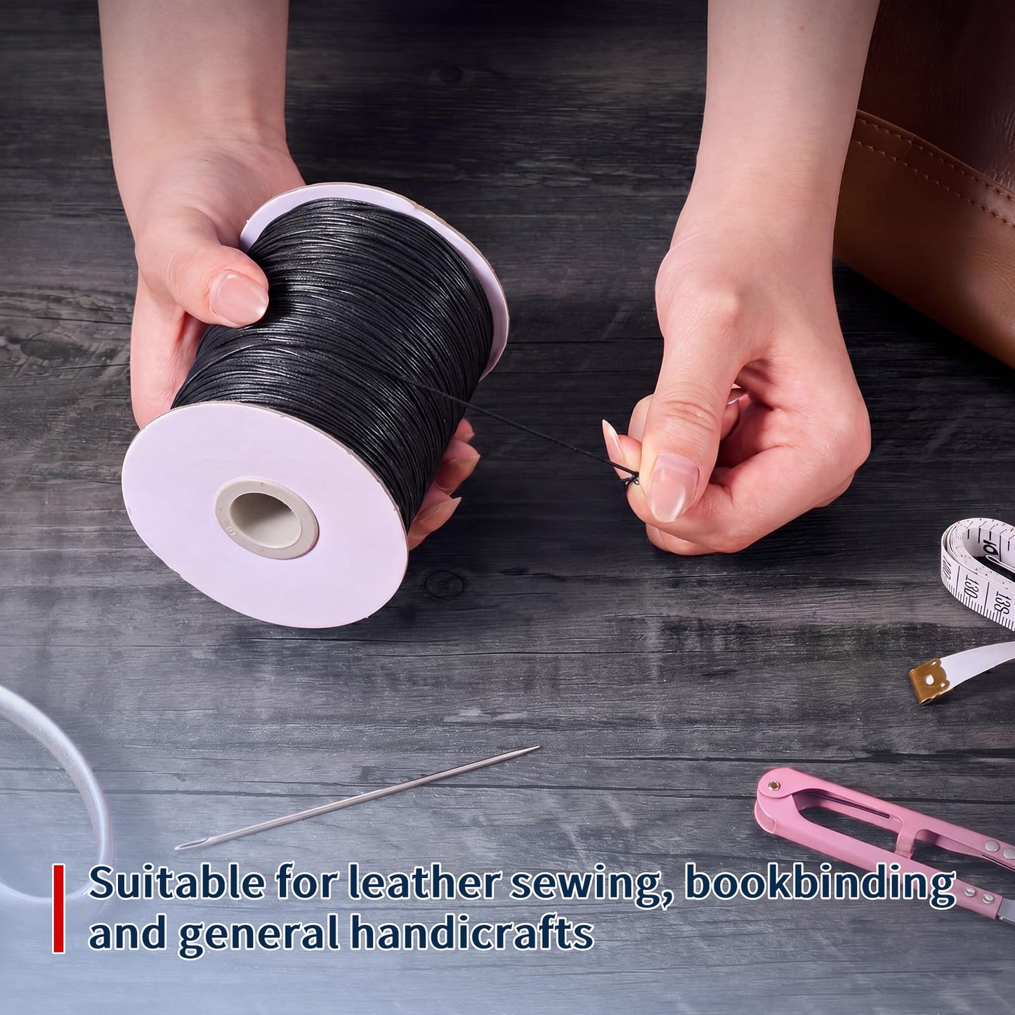 Timgle 1 Roll Waxed Polyester Whipping Twine, 0.8 mm x 300 m, Heavy Duty Polyester Wax Cord Equipped with Needle for Easy Use, Marine and Outdoor Rope(Black)