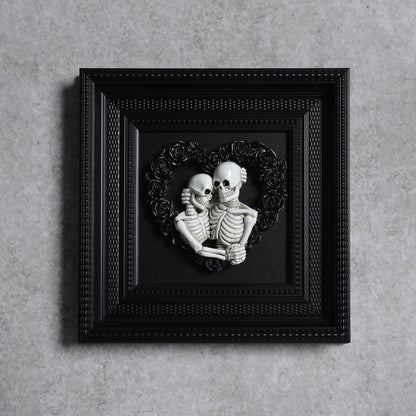 Skeleton Couple Hugging 3d Wall Sculpture Love Never Dies Black Wedding Roses Heart Wreath with Black Framed for Home Decor Accents, Living Room, Entryway Wall Art, Gothic Wall Decor