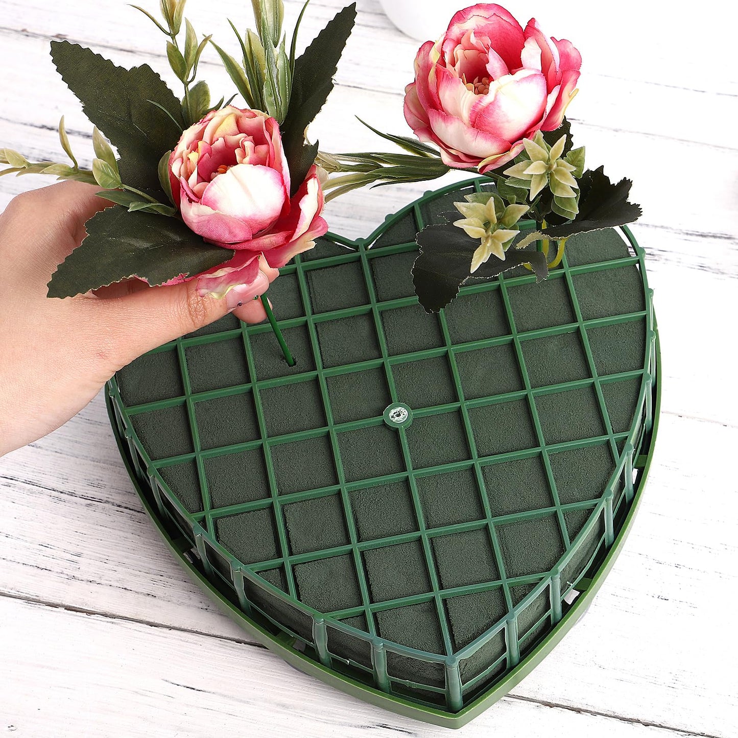 ARTIBETTER Wet Floral Foam Blocks Heart Shaped Floral Bricks with Suction Cup Tray Flower Mud Foam Kit for Wedding Party Decorations Florist Floral Arrangement Small (7.8 * 8.2 * 1.1inch)