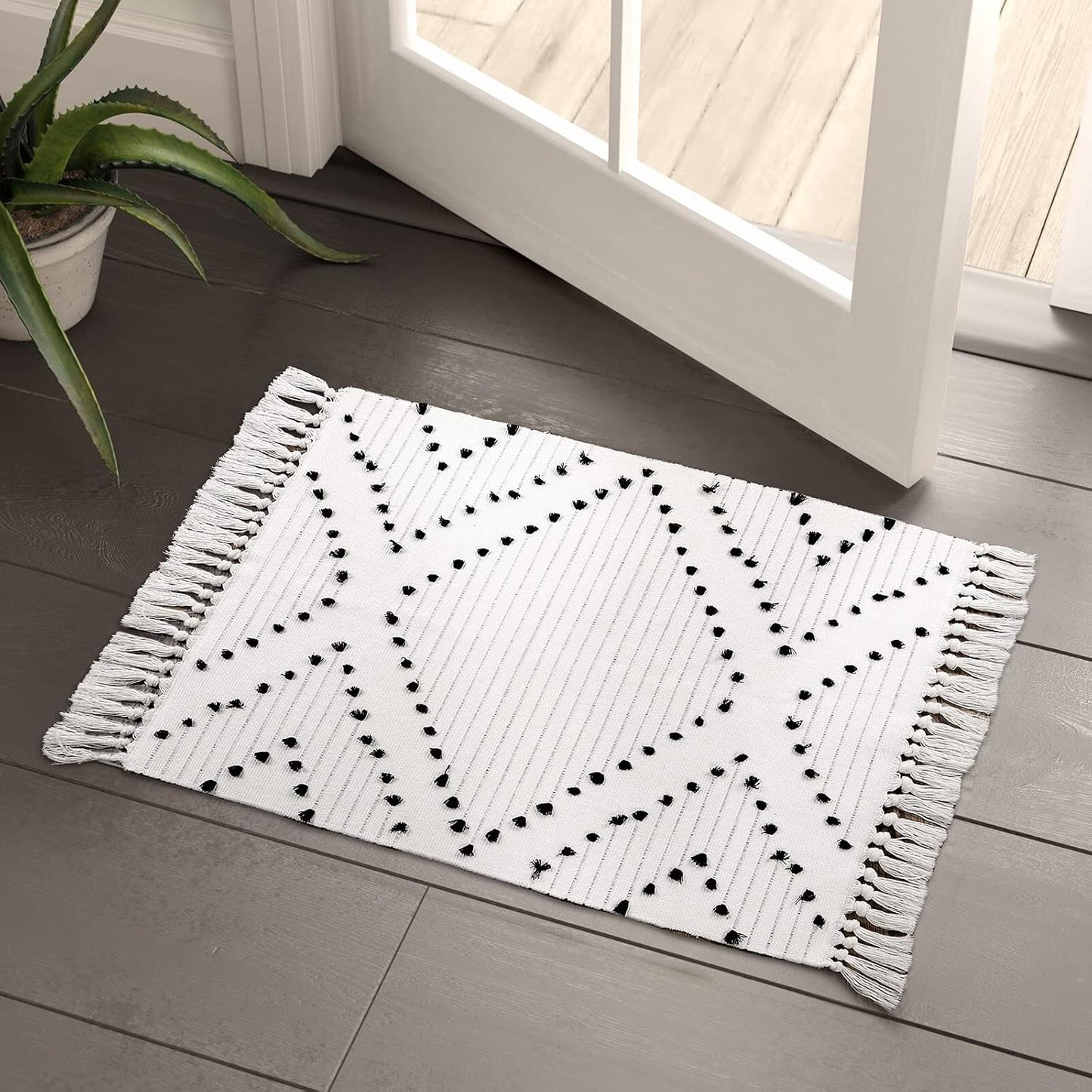 HAOCOO Boho Bathroom Rug 2'x 3', Cotton Woven Washable Small Area Rugs with Tassels for Kitchen