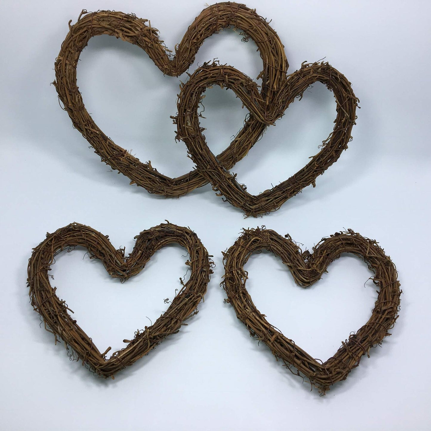 Amyzor Heart Shape Natural Grapevine Wreath Ring DIY Craft Vines Base Grapevine Roll for Rustic Summer Fall Christmas Wreath Door Garland Home Wedding Party Decor Gift Hanging Decor Wreaths Supplies