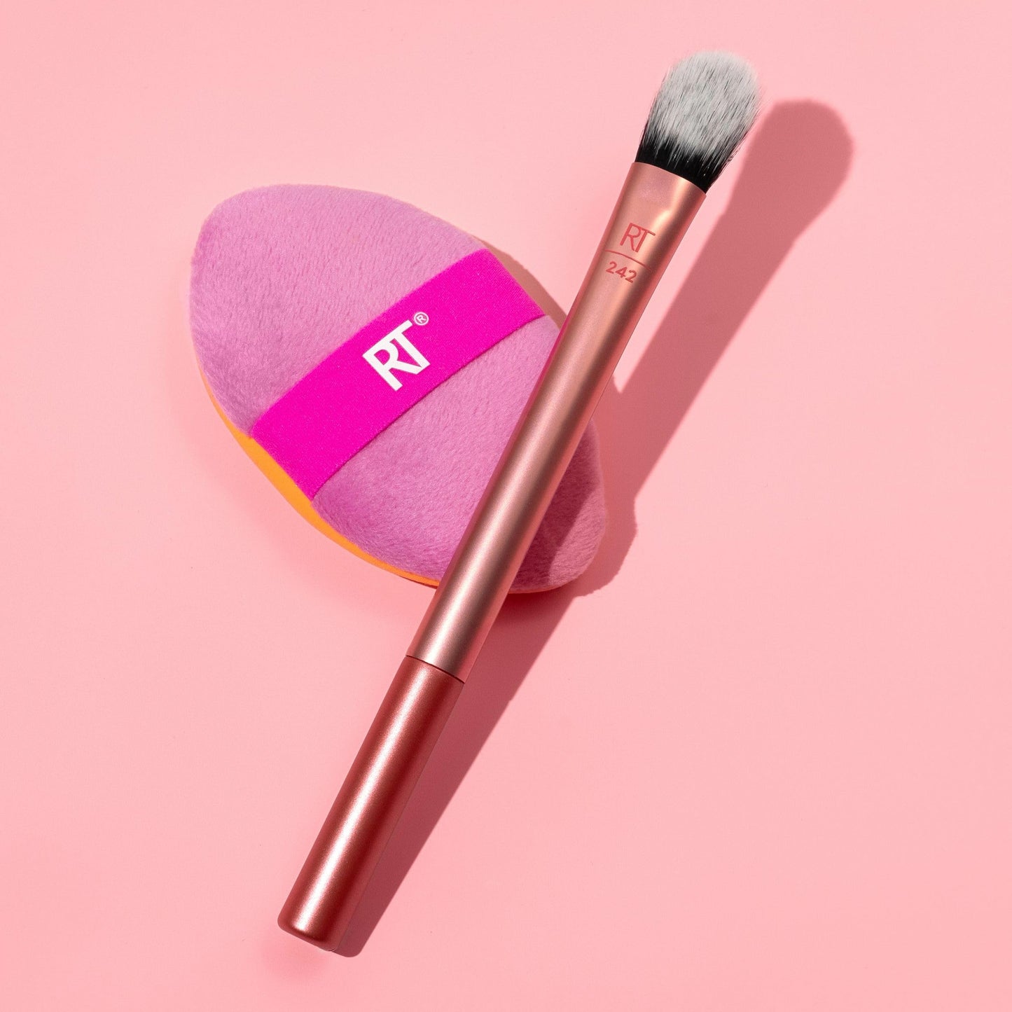 Real Techniques Matte & Merry Ultimate Blending 4 Piece Holiday Gift Set, Foundation Makeup Sponge, Dual-Sided Powder Puff, & 2 Makeup Brushes, Kitten Paw Brush, Stocking Stuffer, Limited Edition