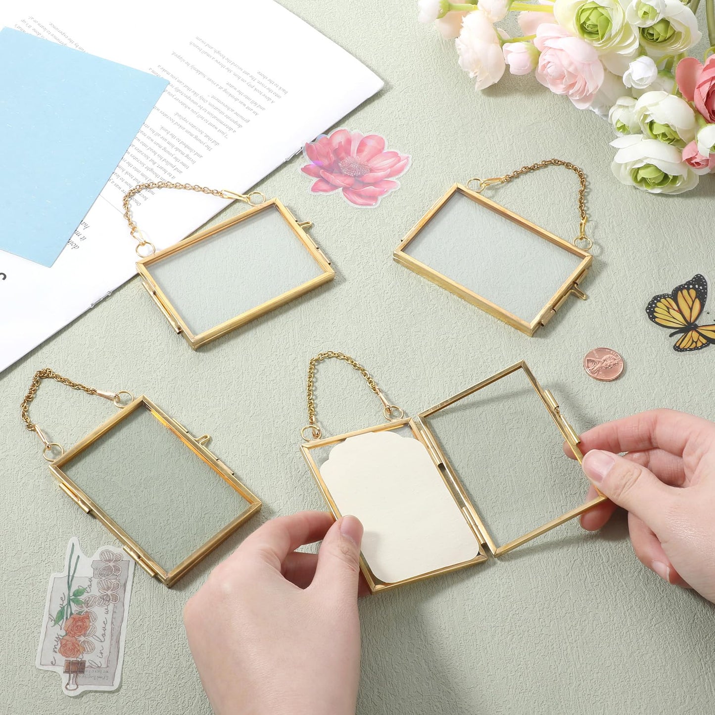 4Pcs Double Glass Frame for Pressed Flowers, 2x3 inch Brass Clear Pressed Flower Decor with Chain, Gold Floating Hanging Photo Frame, Horizontal Vertical Frames for Specimen Artwork Display Decor
