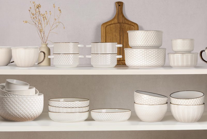 KooK Pasta Bowls, Ceramic, Embossed Serving Bowls For Stews and Salads, Large Capacity, Microwave & Dishwasher Safe, Ivory with Dark Copper Accents, Set of 4, 40 oz, Narbonne Collection