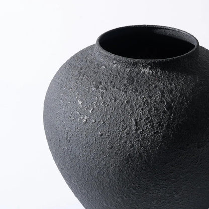 Black Large Round Vase Pottery Look for Home Decor, Arina Black Rustic Iron Vase Modern Farmhouse, Console Table Decor, Earthy Textured Metal Big Black Round Vases for Centerpieces, Jarrones Grandes