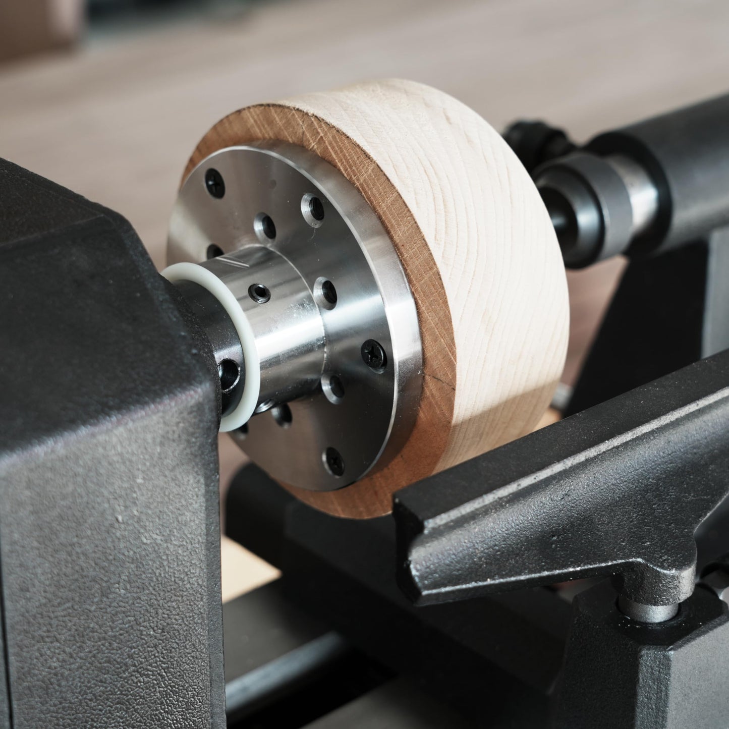 BMWOOD 4" Faceplate with 1"x8TPI Thread, with Two Nylon Washers for Woodturning Lathe,12 Mounting Holes.