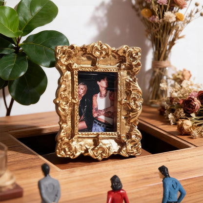 DIY Mini Museum Silhouette Box, Shadow Box Frame Display Case, Personalized Photo Shadow Boxes Display with 7pcs Mini Museum Figurines & 8pcs Mini Gold Frames, Valentine's Day Gifts for Him & Her