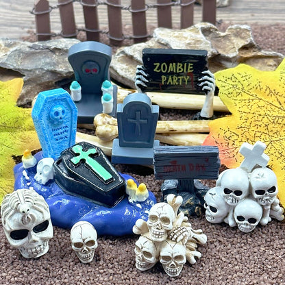 Suartus Halloween Miniature Figurines - 20 Resin Ghost Tombstones Skull Heads Scene Ornaments Halloween Garden Accessories Mini Figurine Decorations for Outdoor Home Village Crafts