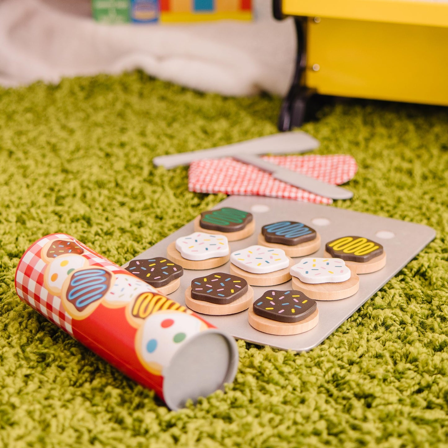 Melissa & Doug Slice & Bake Cookie Set with Wooden Play Food, Colorful Toppings & Play Kitchen Accessories, Preschool Learning Toys for Girls & Boys 3+