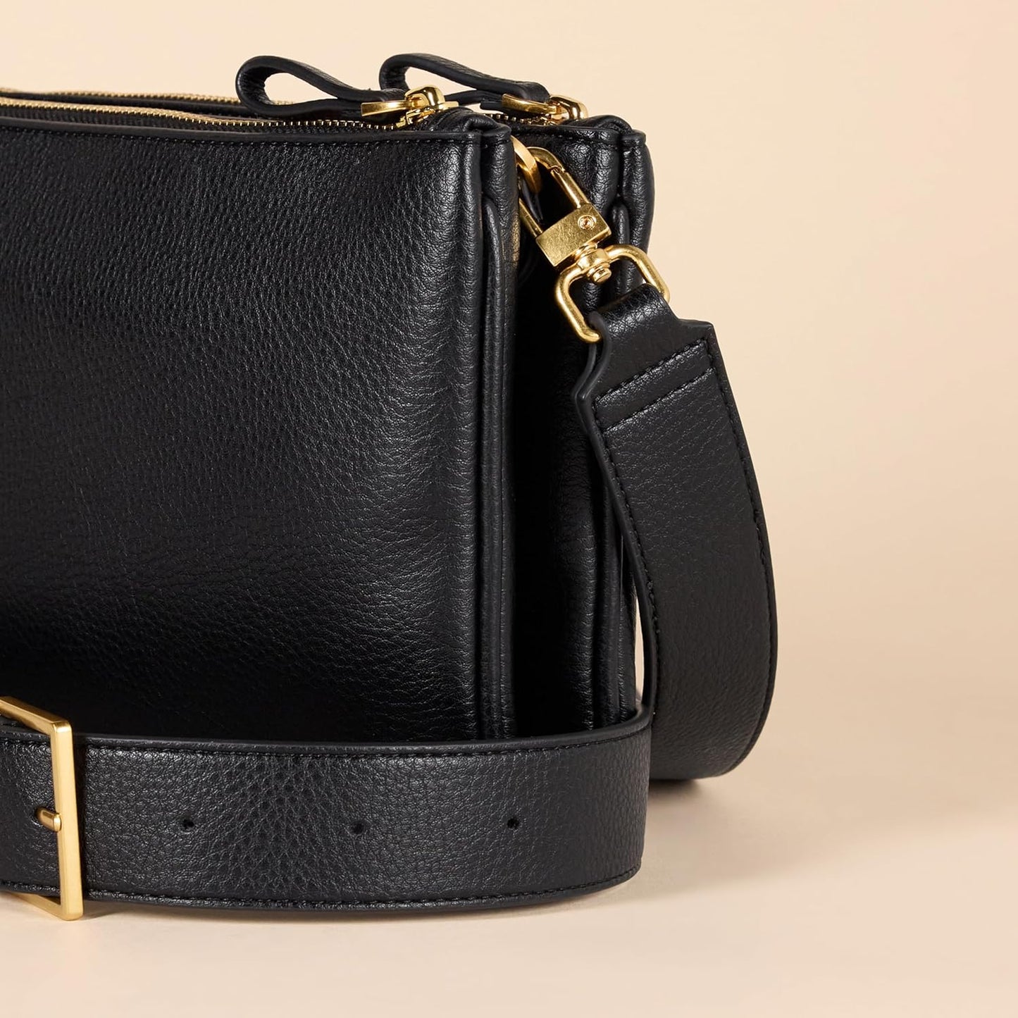 Amazon Essentials Women's Minimal Crossbody Bag