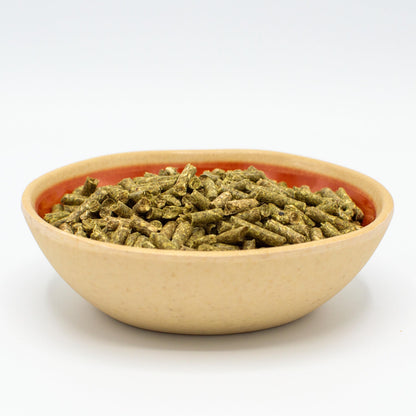 Oxbow Essentials Guinea Pig Food, Adult Guinea Pig, Made with Oxbow Timothy Hay, Pet Food Pellets with Vitamin C, Small Animal Pet Products, Made in USA, High Fiber, 5 lb. bag