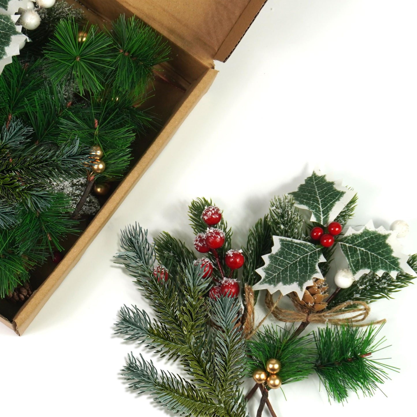 60 Pcs Artificial Green Pine Needles Branches Set Christmas Artificial Holly Red Berry Pinecones with for Christmas Tree House Decorations Christmas Flower Arrangements Wreaths Holiday Supplies (01)