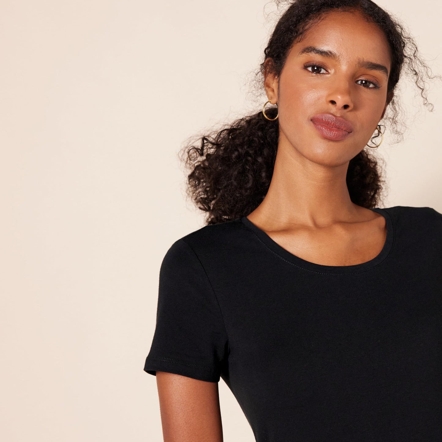 Amazon Essentials Women's Regular-Fit Short-Sleeve Crewneck T-Shirt, Pack of 2, Black, Large