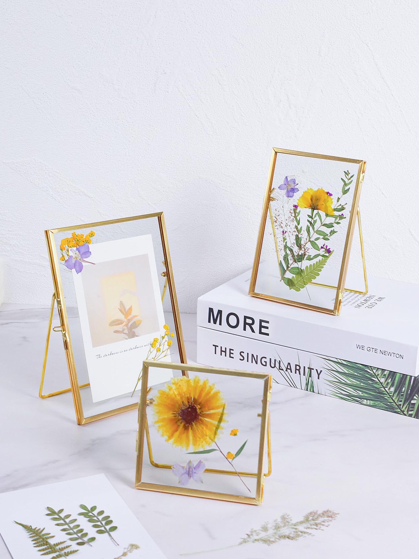 REDHUGO Glass Frame for Pressed Flowers Handmade, Double Glass Floating Picture Frame Set, Brass Photo Frame, Standing Frame Set, Small Picture Frame, Gifts for Family, 4×4", 4×6", 5×7", Gold