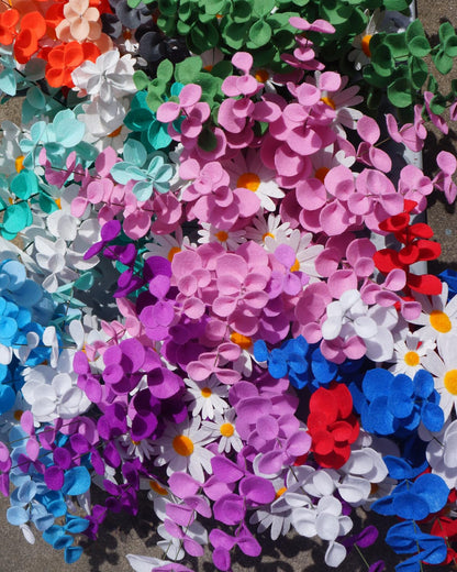 BAZIMA Felt Eucalyptus Daisy Bouquet, Felt Flowers,Multi-Color Felt Leaves,DIY Bouquet,Artificial Flower Bouquet with Flower Pot,Floral Gifts,15 Eucalyptus and 8 Daisies kit(Red, White and Blue)