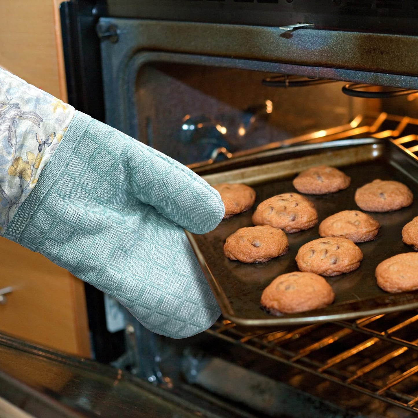 Silicone Printing Oven Mitts Heat Resistant to 500 Degree,Yarm-Dyed Oven Gloves with Animal Design Non-Slip for Kitchen Cooking Barbecue Baking and Machine Washable. (Light Blue Mitts)