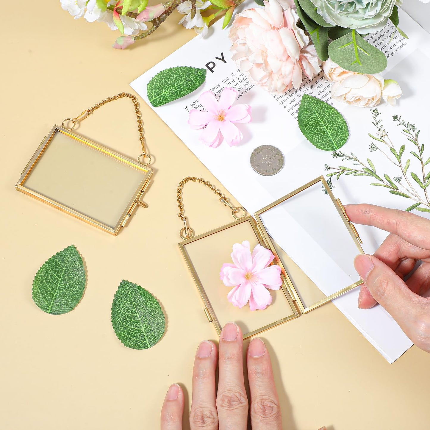 YUXIANLB 4 Pcs Double Glass Frame for Pressed Flowers, 2x3 Inch Picture Frame Mini Brass Wall Hanging Photo Frame with Chain for DIY Plant Specimen Wall Ornament Artwork Display Wall Decor (Gold)