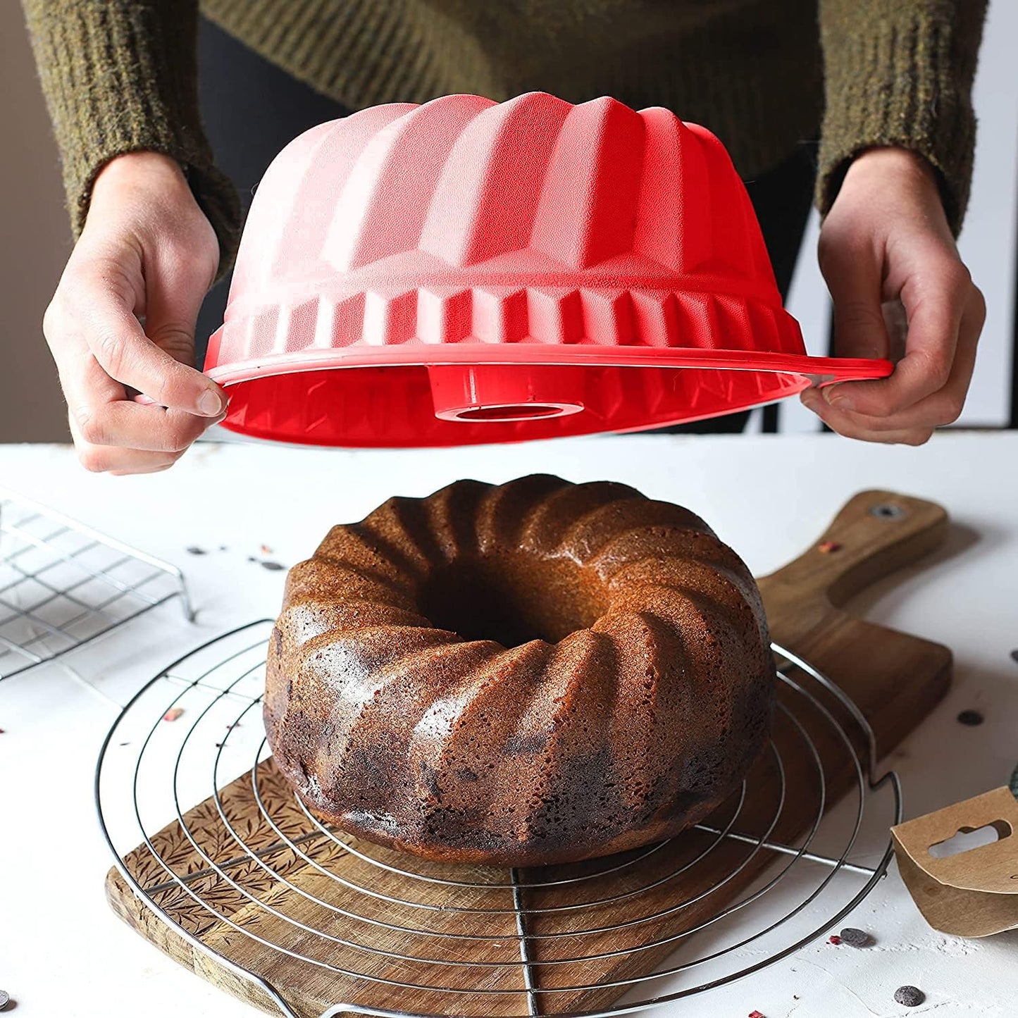 2 PCS Non-stick Fluted Silicone Cake Pans, 8.7 Inch with Sturdy Handle, Perfect Bakeware for Cake, Jello, Gelatin,