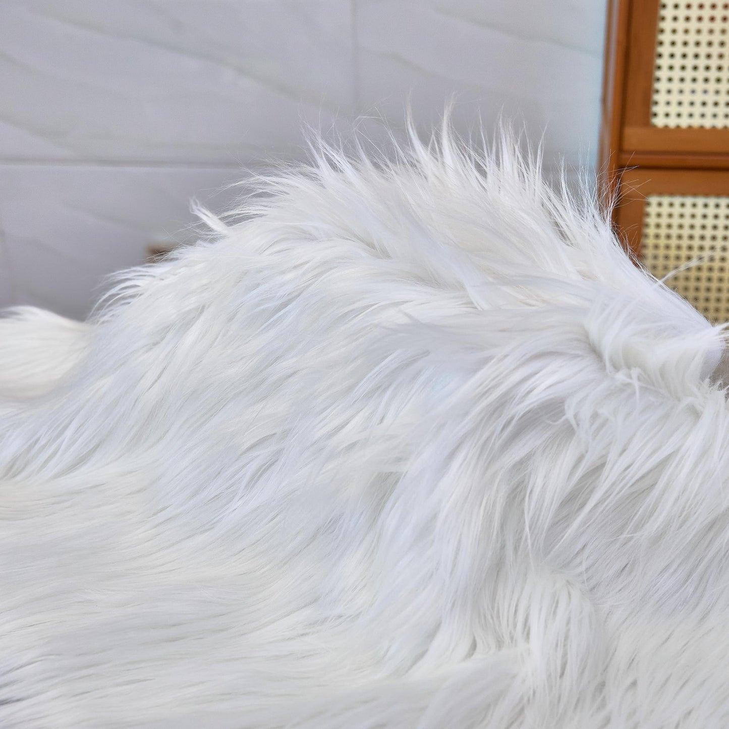 Half Yard 60" x 18" Fluffy Plush White Faux Fur Fabric Long Pile Soft Fake Fur Rug Material for Craft Sewing Gnome Beard Christmas Costumes and Home Decor