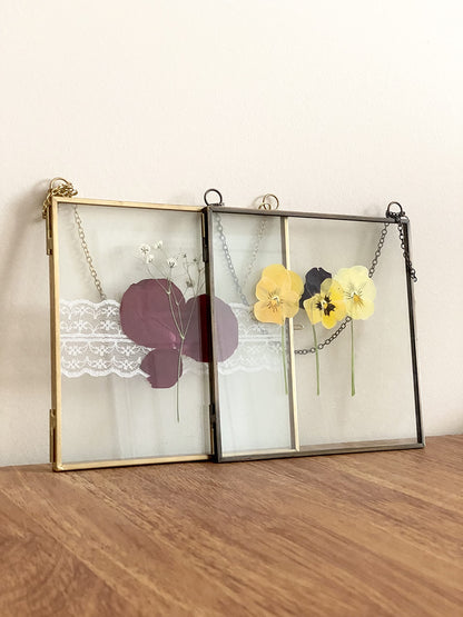 Beedecor Glass Frame for Pressed Flowers, Leaf and Artwork - Hanging Square Metal Picture Frames, Clear Double Glass Floating Frame, Wall Decor Photo Display, Set of 2 Flower Press Frames with Chain