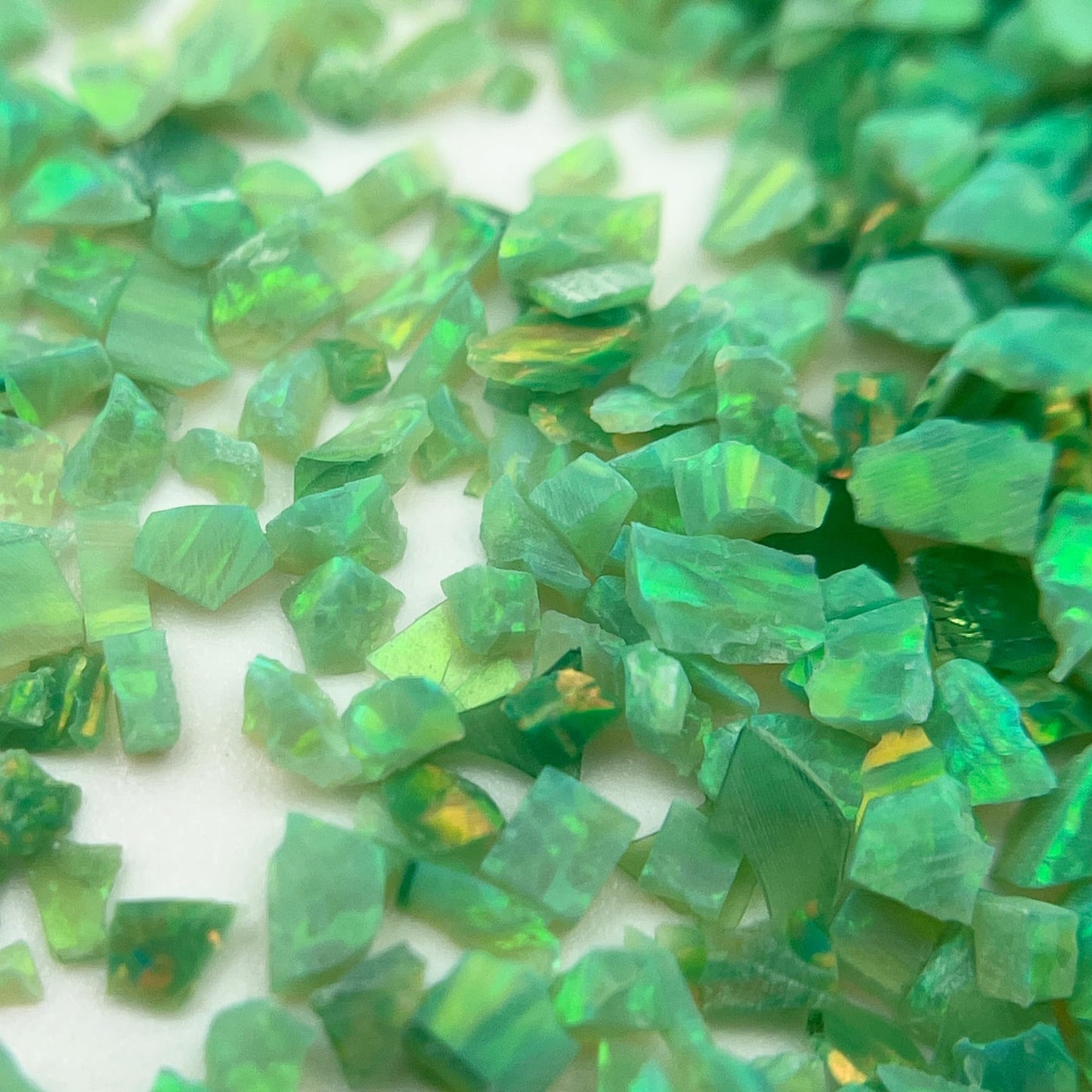 Gryrigns Crushed Created Opal Stone for Wood Inlay Resin Craft Jewelry Making DIY (Kiwi Green, 2 Grams)